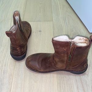 WORN TWICE Ugg Brown Leather Zipper Ankle Boots Size 8